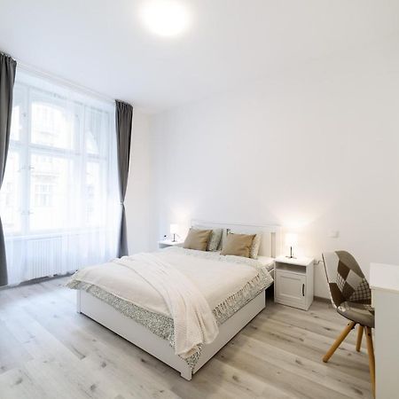 New Apartments Near Dancing House Prague Luaran gambar