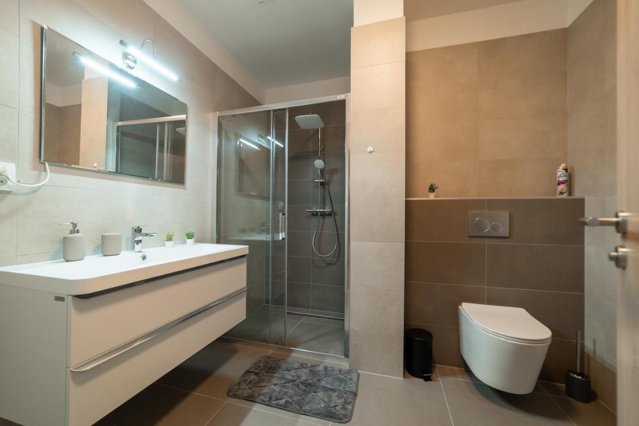 New Apartments Near Dancing House Prague Luaran gambar