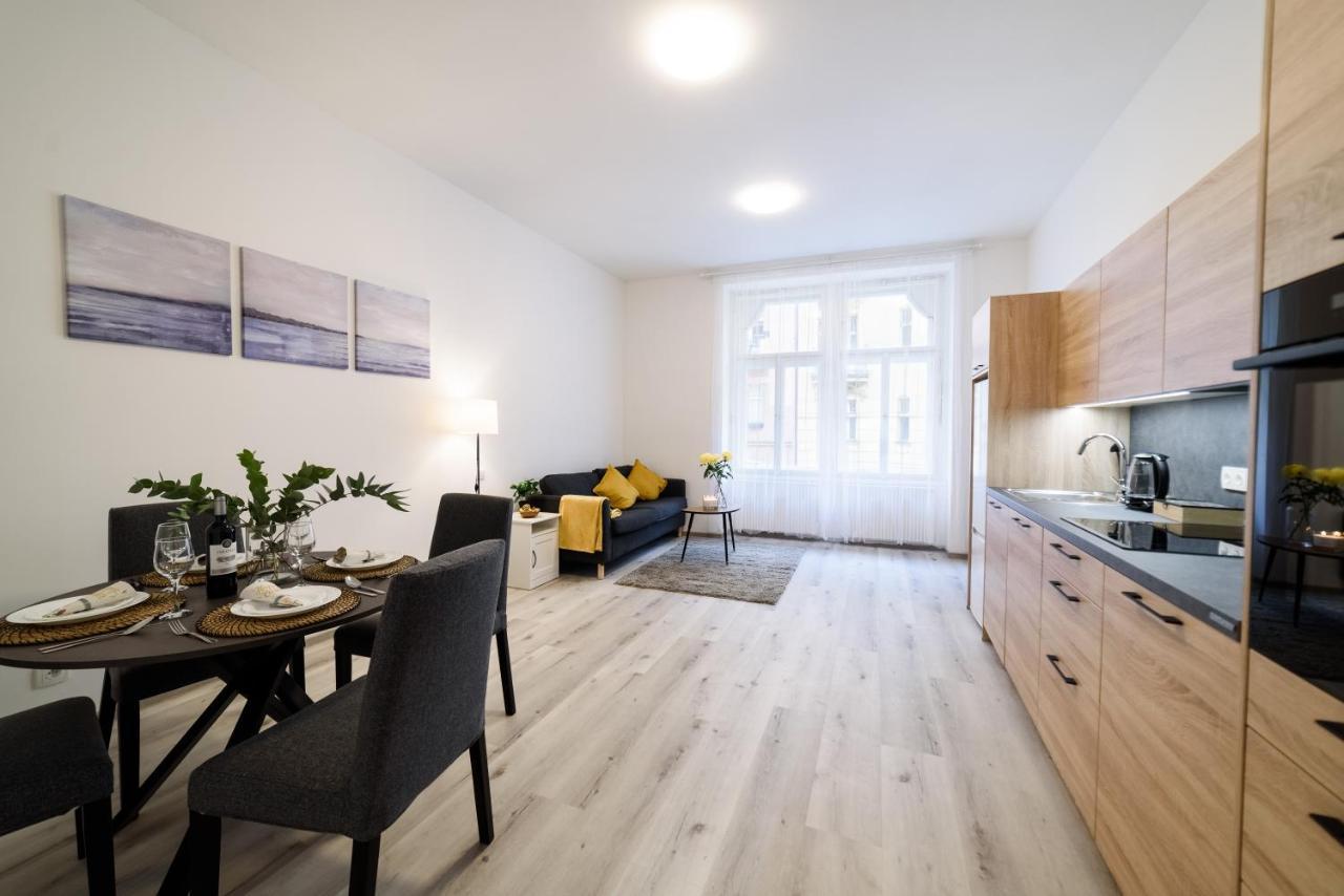 New Apartments Near Dancing House Prague Luaran gambar